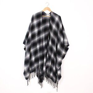 *Ricki's Black & White Poncho Shawl with Fringe
